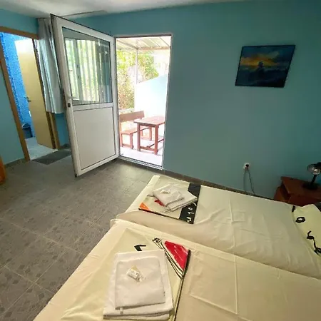 Jackie בית הארחה גולדן סנדס