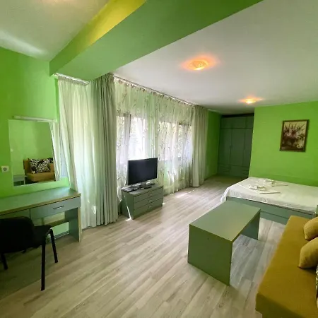 Jackie בית הארחה 4*