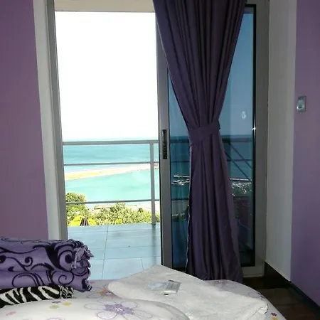 Jackie בית הארחה גולדן סנדס