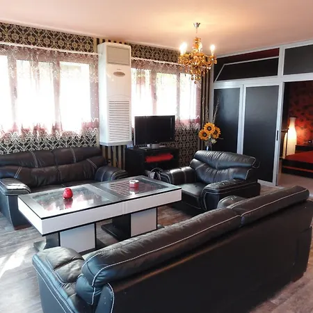 Jackie בית הארחה