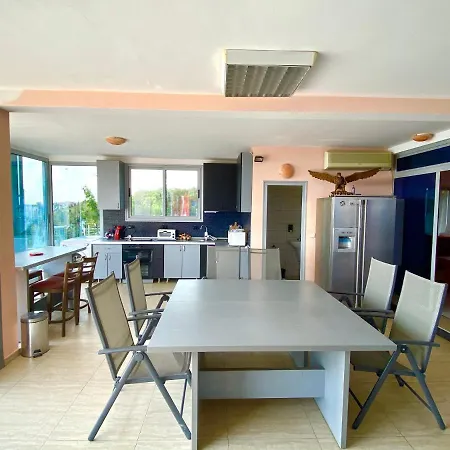 Jackie بيت ضيافة